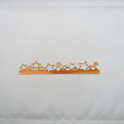 N°2082  d'une "bordure" étoiles  en papier  orange métallisé à relief  découpage fin
