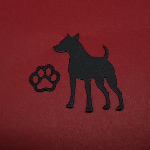 N°1245  chien avec une empreinte de patte  en papier    noir  découpage  fin