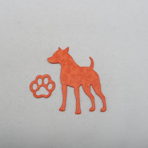 N°1245  chien avec une empreinte de patte  en papier    orange "moucheté"  découpage  fin