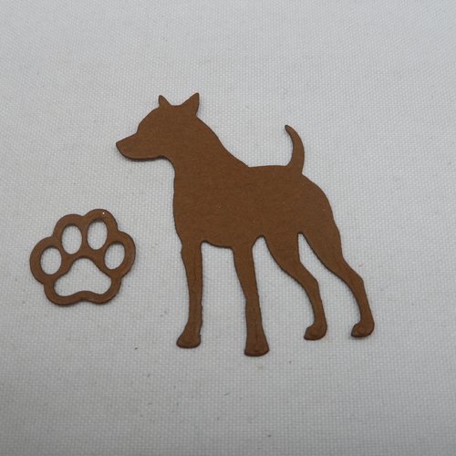 N°1245  chien avec une empreinte de patte  en papier   marron  découpage  fin