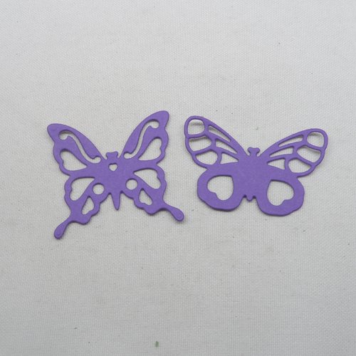 N°1246 lot de 2  papillons différents en papier violet    découpage fin