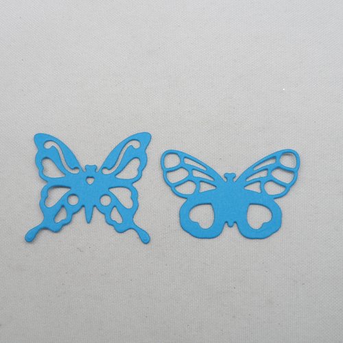 N°1246 lot de 2  papillons différents en papier bleu   découpage fin