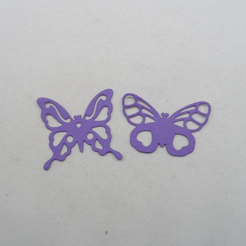 N°1246 lot de 2  papillons différents en papier violet  a  découpage fin