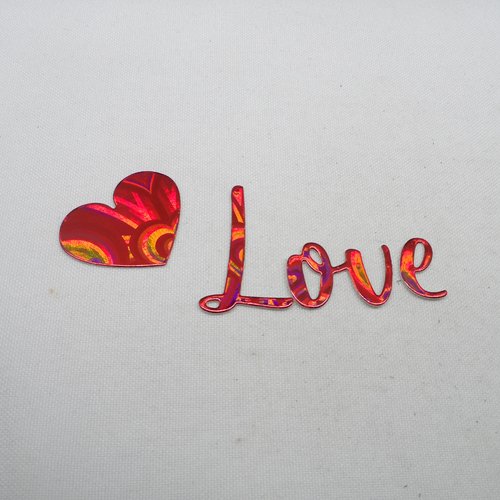 N°1248 mot love (3 morceaux) et un cœur  en papier rouge métallisé et hologramme découpage fin