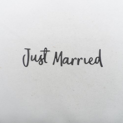 N°1249 mots just married  (6 morceaux)  en papier noir découpage fin