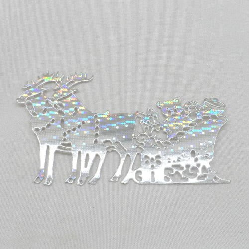 N°595 traîneau du père noël  avec deux rennes et cadeaux    en papier argenté hologramme a  découpage  fin