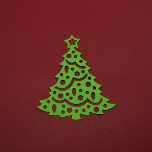 N°108 a sapin de noël avec étoile  en papier  vert clair n°1 découpage  fin