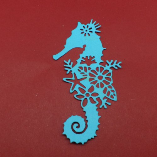 N°1329  hippocampe poisson  avec fleurs en papier bleu turquoise n°2 découpage