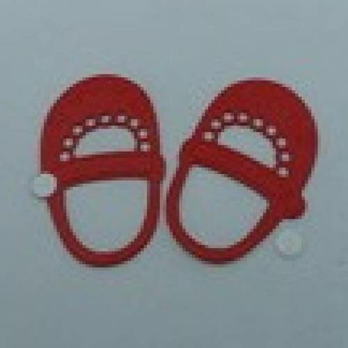 N°9 d'une paire de chaussure fille  rouge  avec bouton rond  blanc  découpage et gaufrage fin