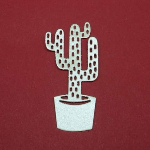 N°482 b d'un cactus en papier vert irisé  découpage fin
