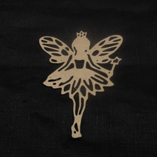 N°1331 une  "fée papillon" avec sa baguette  en papier   kraft  découpage fin