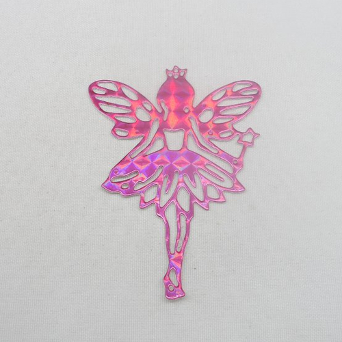 N°1331 une  "fée papillon" avec sa baguette  en papier rose métallisé  avec hologrammes découpage fin