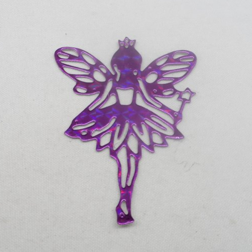 N°1331 une  "fée papillon" avec sa baguette  en papier violet métallisé  avec hologrammes découpage fin