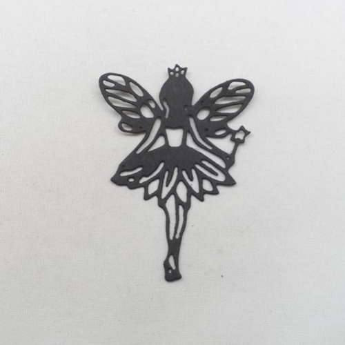 N°1331 une  "fée papillon" avec sa baguette  en papier   noir découpage fin