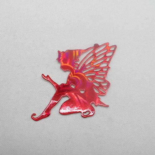 N°1323 un "lutin  papillon" n°1  assis  en papier métallisé rouge hologramme découpage fin