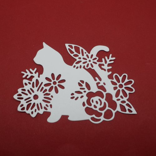 N°1334 chat  avec fleurs en papier blanc  découpage