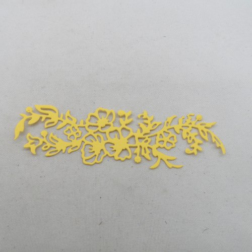 N°1346  d'une "frise" de  fleurs  en papier  jaune  découpage fin