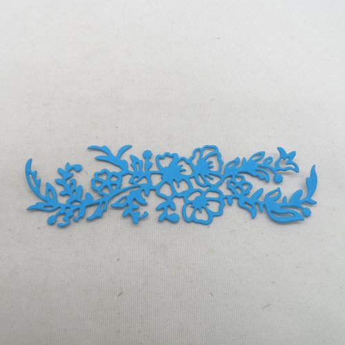 N°1346  d'une "frise" de  fleurs  en papier  bleu turquoise découpage fin