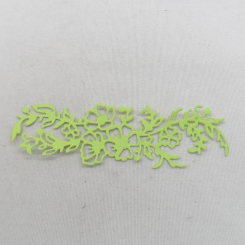 N°1346  d'une "frise" de  fleurs  en papier  vert anis  découpage fin