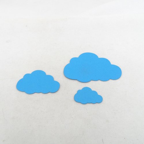 N°921  lot de trois petits nuages  en papier bleu turquoise   découpage