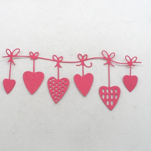 N°1333 d'une guirlande de 6 cœurs différents  en papier rose foncé framboise  découpage