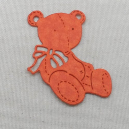 N°665 adorable petit ourson   en papier orange a découpage fin et gaufrage