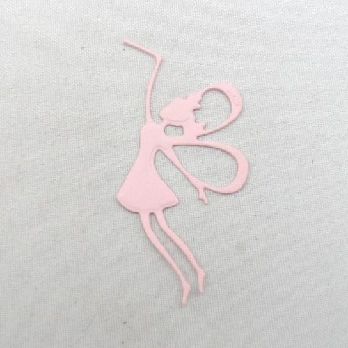 N°86 une  "fée papillon" avec une baguette  en papier rose  découpage fin gaufrage
