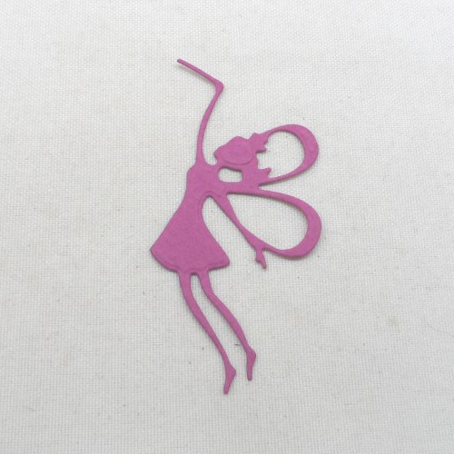 N°86 une  "fée papillon" avec une baguette  en papier violet parme découpage fin gaufrage