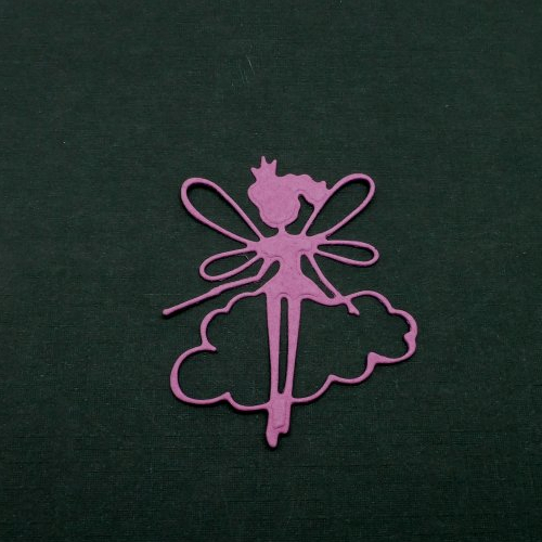 N°85 une  "fée papillon" avec une baguette de face  en papier parme violet découpage fin gaufrage