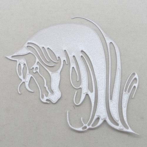 N°1352  jolie  tête  de cheval   en papier  gris métallique découpe fine et gaufrage