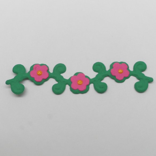 N°1364  d'une "frise" de  fleurs  en papier  vert  et fuchsia  découpage fin