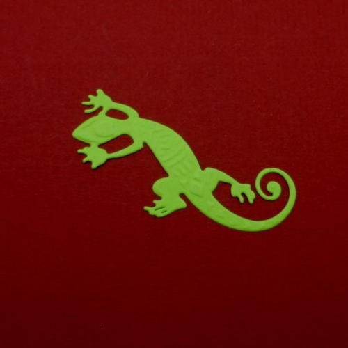 N°1356 jolie salamandre en papier vert     découpage et gaufrage