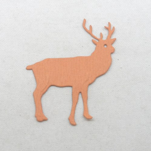 N°1357 un renne  en papier marron clair "caramel"  découpe et gaufrage