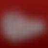 N°1350 joli paon  avec sa grande queue  en papier gris clair irisé  découpage  fin et gaufrage