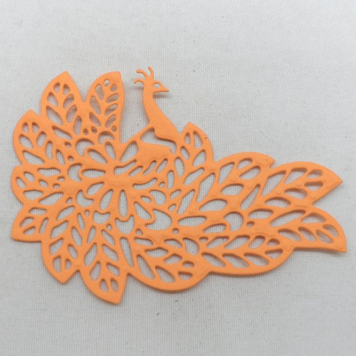 N°1350 joli paon  avec sa grande queue  en papier orange  découpage  fin et gaufrage