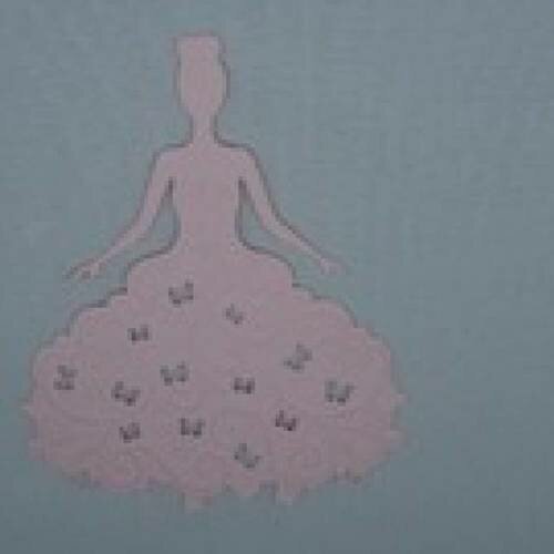 N°22  d'une belle robe en papier   rose  clair  "aux papillons"  découpage fin et gaufrage