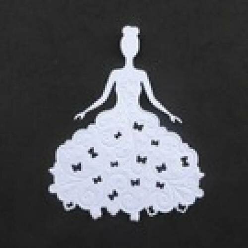 N°22  d'une belle robe en papier  blanc "aux papillons"  découpage fin et gaufrage