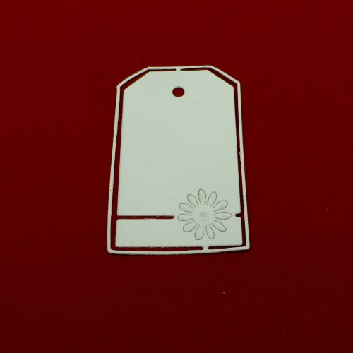 N°1425 étiquette  tag  avec  une marguerite gaufrage  en papier