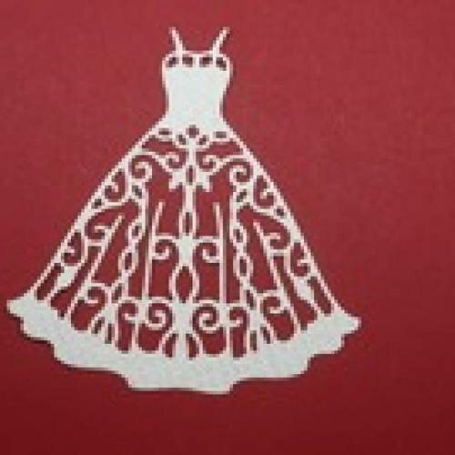 N°26 d'une petite robe à bretelle en papier tapisserie blanche à paillette   découpage fin