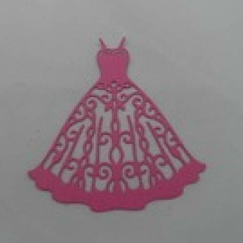 N°26 d'une petite robe à bretelle en papier rose foncé découpage fin