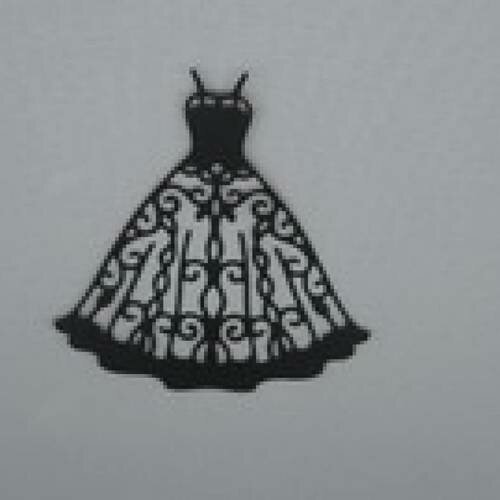 N°26 d'une petite robe à bretelle en papier noir découpage fin