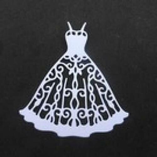 N°26 d'une petite robe à bretelle en papier blanc   découpage fin