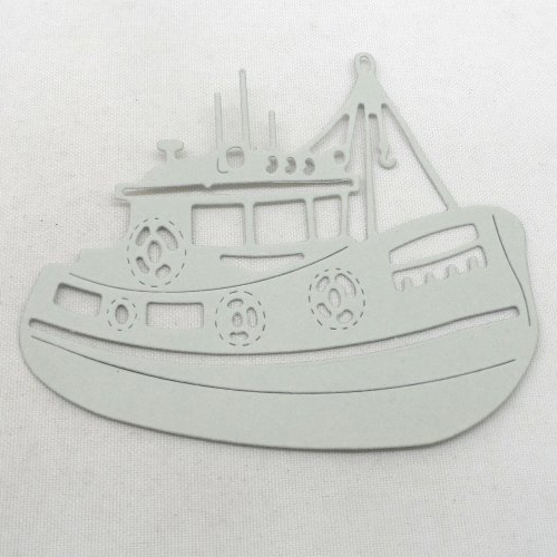 N°918 chalutier  bateau  de pêche en papier gris clair   découpage  fin