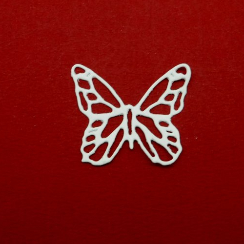 N°1416  papillon ajouré en papier  découpage fin