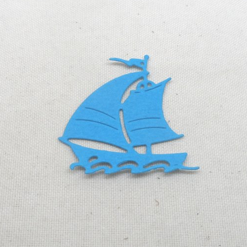 N°336 petit voilier    en papier bleu turquoise  découpage  fin