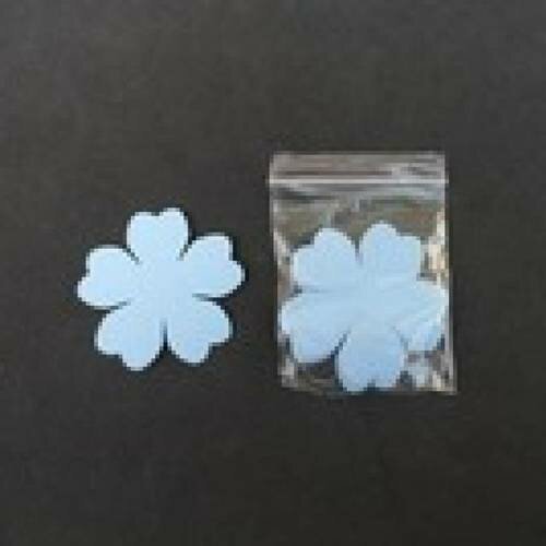 N°33 lot de dix feuilles en papier tapisserie  bleu ciel