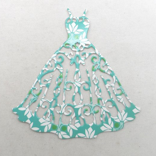 N°26 d'une petite robe à bretelle en papier fond vert à fleurs blanches   découpage fin