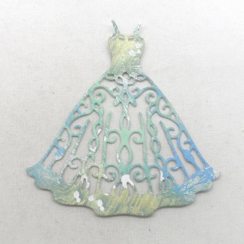 N°26 d'une petite robe à bretelle en papier à nuance de vert blanc ocre  bleu   découpage fin