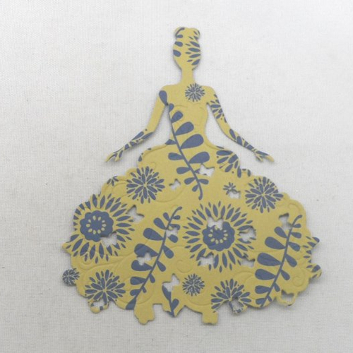N°22  d'une belle robe en papier fond ocre à motifs bleu marine "aux papillons"  découpage fin et gaufrage