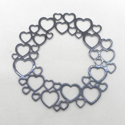 N°962 d'une couronne de cœur  en papier noir métallisé   découpage fin